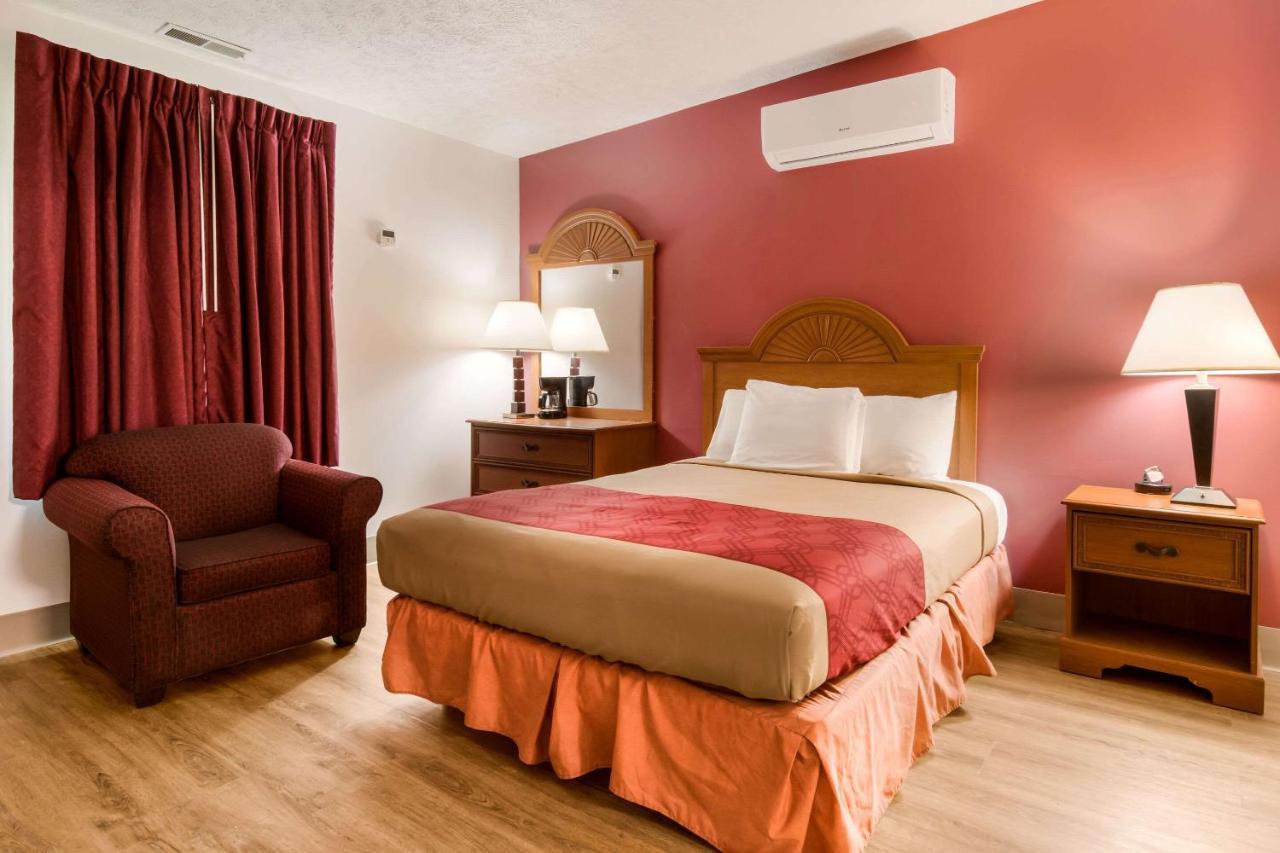 Econo Lodge Inn & Suites Lake Harmony - Pocono Mountains Area Уайтхейвен Экстерьер фото