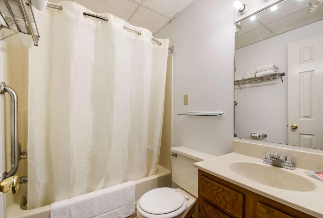Econo Lodge Inn & Suites Lake Harmony - Pocono Mountains Area Уайтхейвен Экстерьер фото