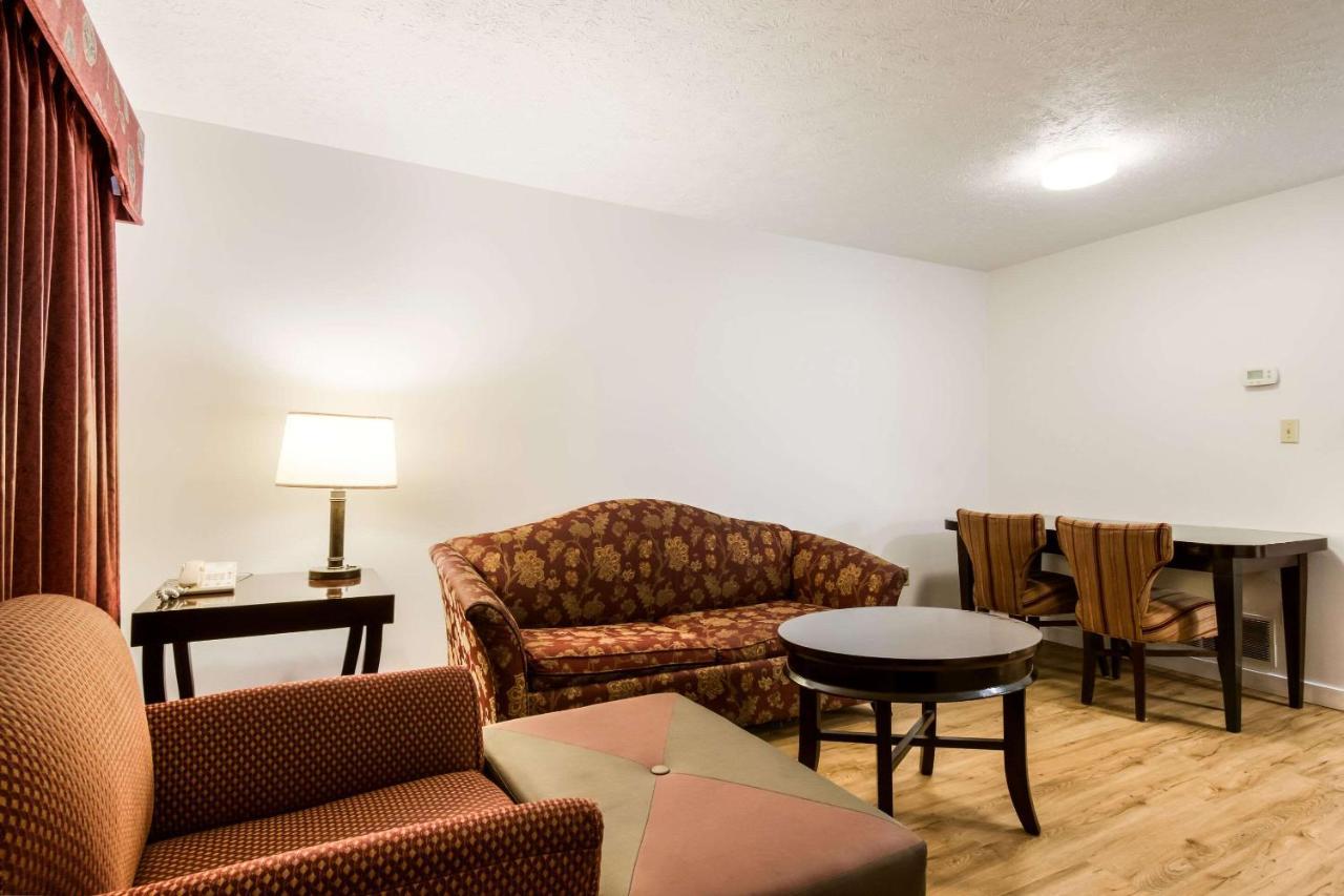 Econo Lodge Inn & Suites Lake Harmony - Pocono Mountains Area Уайтхейвен Экстерьер фото