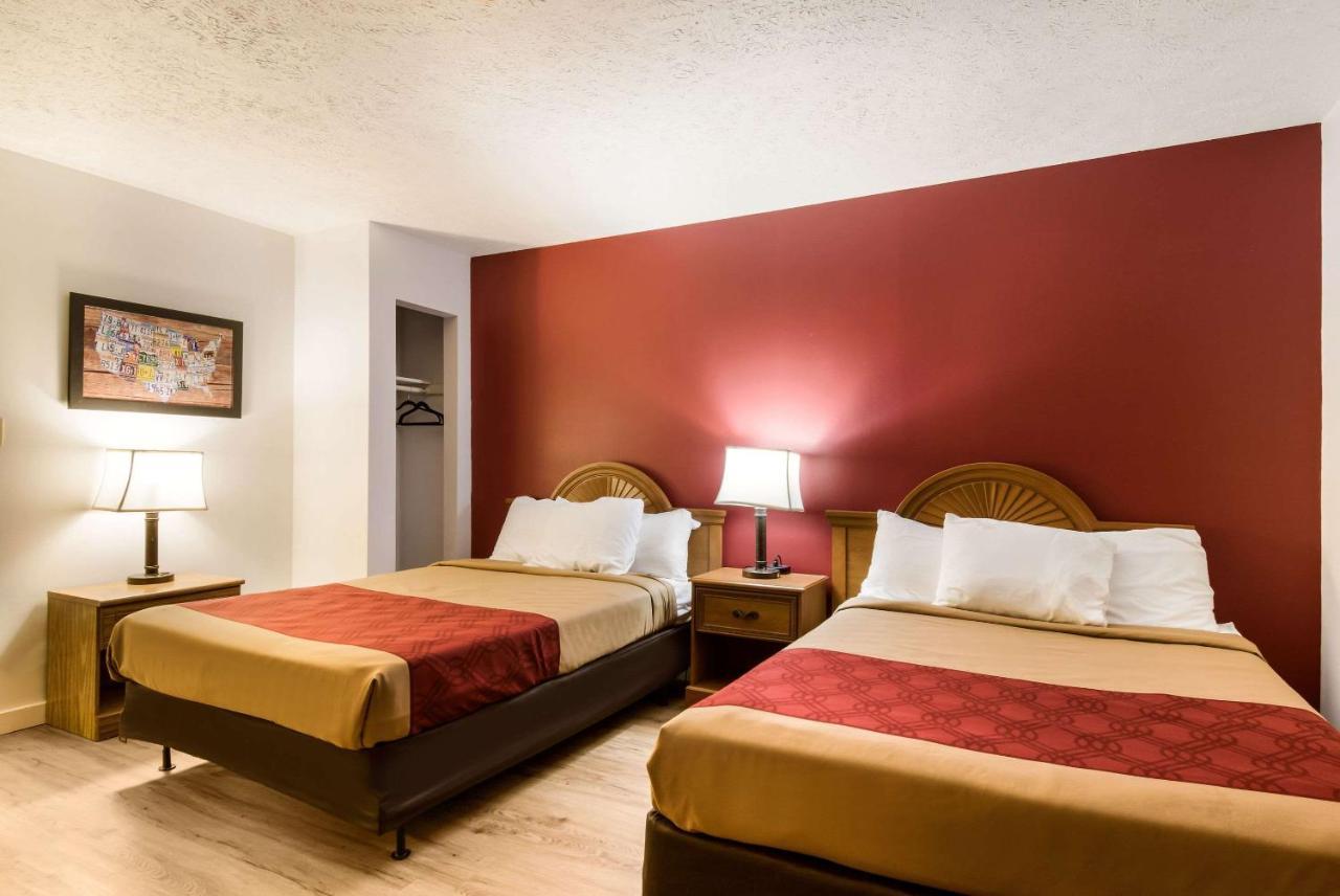 Econo Lodge Inn & Suites Lake Harmony - Pocono Mountains Area Уайтхейвен Экстерьер фото