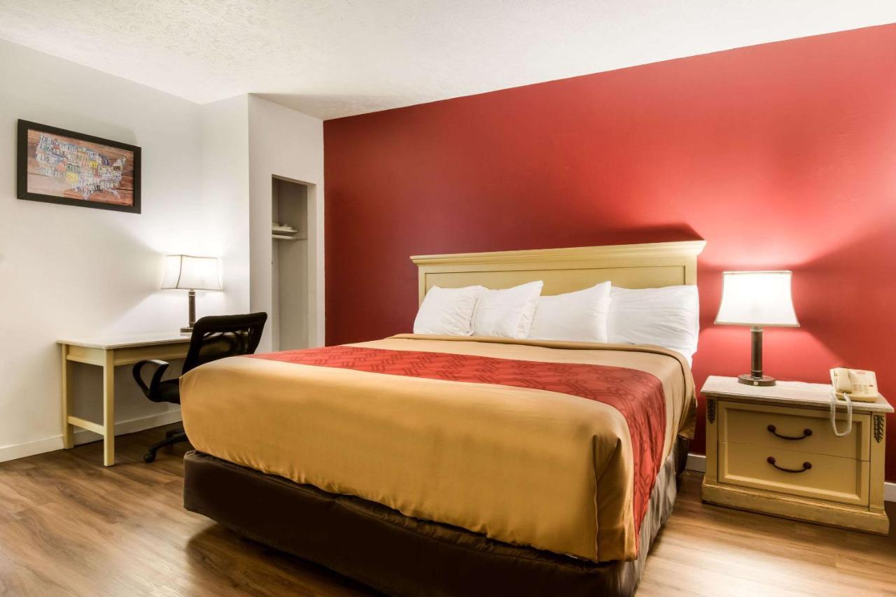 Econo Lodge Inn & Suites Lake Harmony - Pocono Mountains Area Уайтхейвен Экстерьер фото