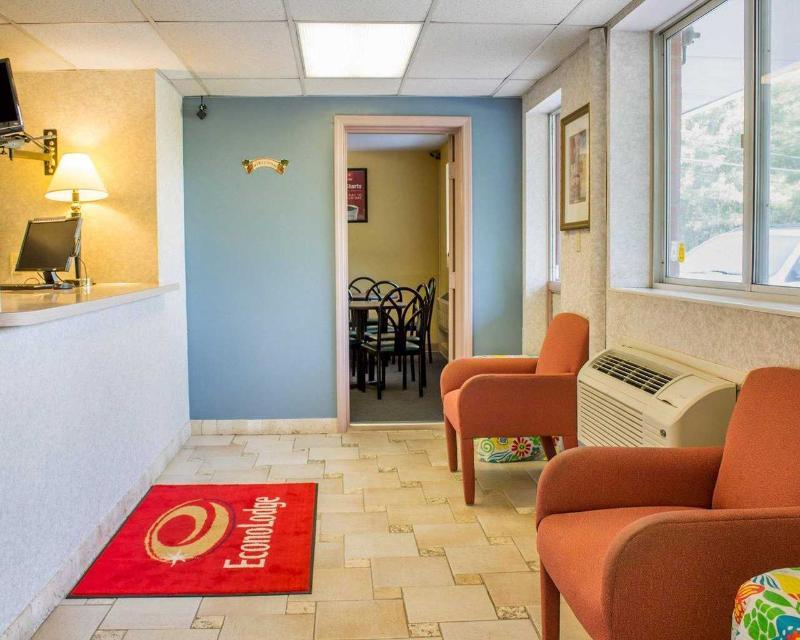 Econo Lodge Inn & Suites Lake Harmony - Pocono Mountains Area Уайтхейвен Экстерьер фото