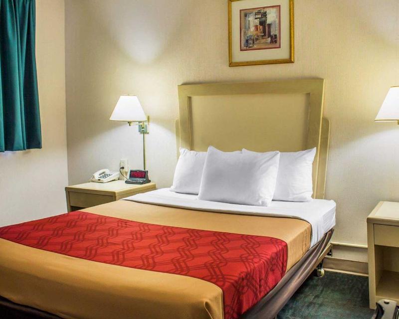 Econo Lodge Inn & Suites Lake Harmony - Pocono Mountains Area Уайтхейвен Экстерьер фото
