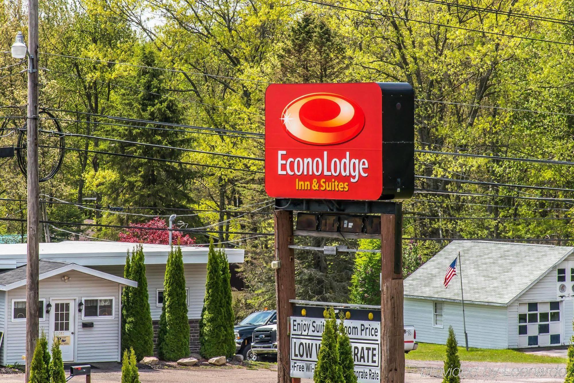Econo Lodge Inn & Suites Lake Harmony - Pocono Mountains Area Уайтхейвен Экстерьер фото